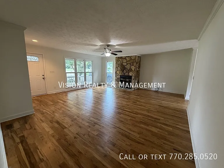 131 Hunters Way — Photo 3