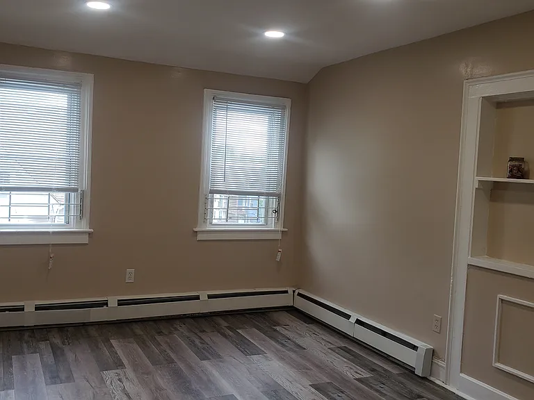 17-19 Mahl Ave #3 — Photo 19