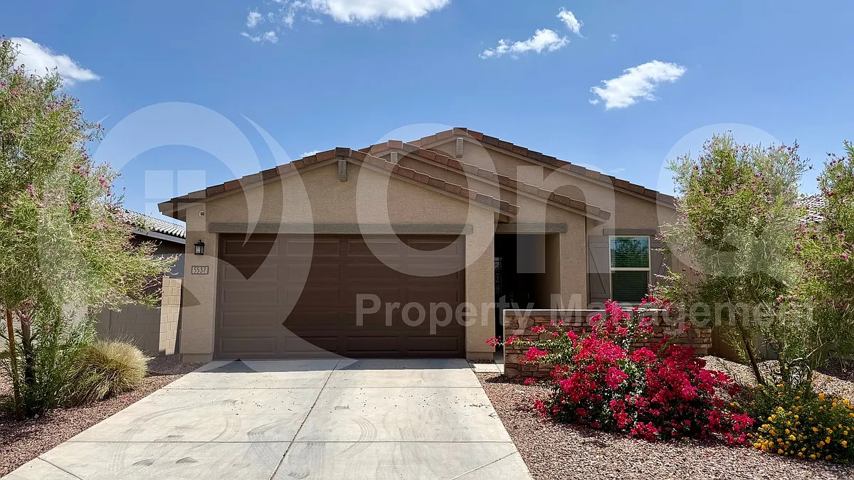 4 bed, 2.0 bath, 1813 sqft, $2,299 — Photo 2