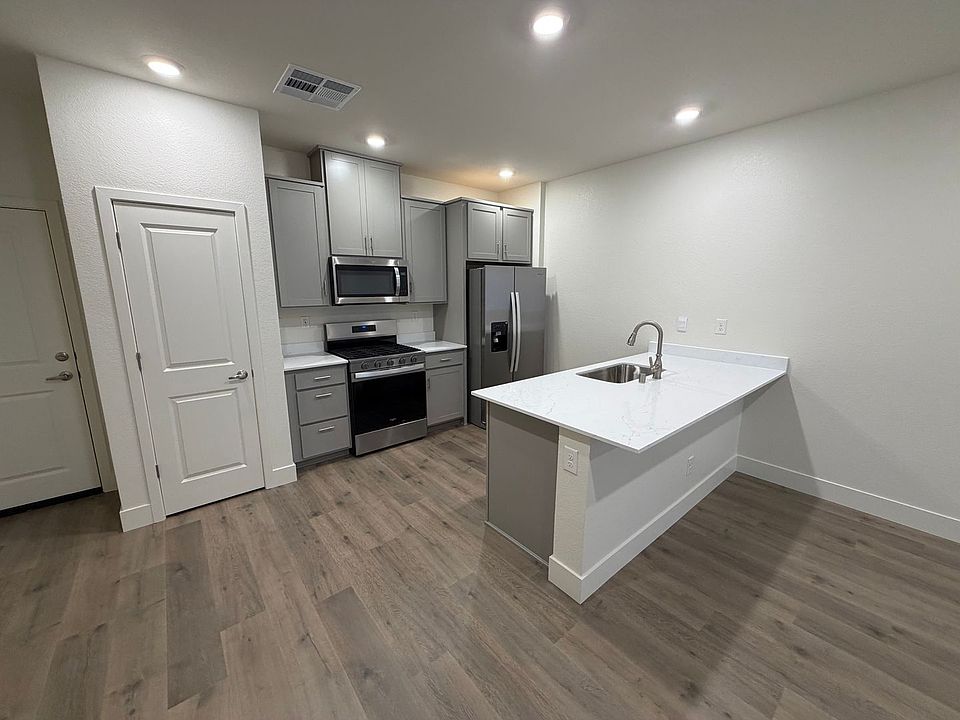 1st image of 1596 Grazer Way