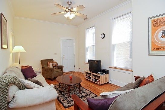2nd image of 1040 N Winchester Ave APT 1R