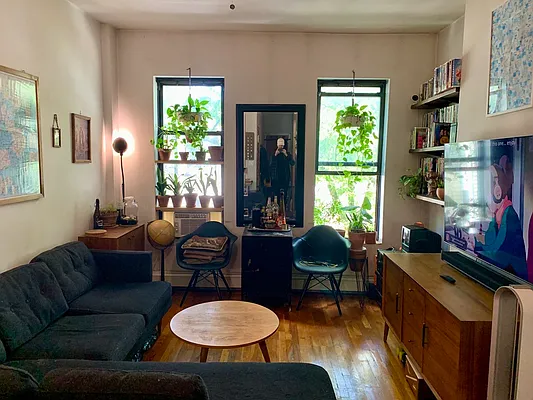 Rented by LDMI Realty Group LLC | media 15