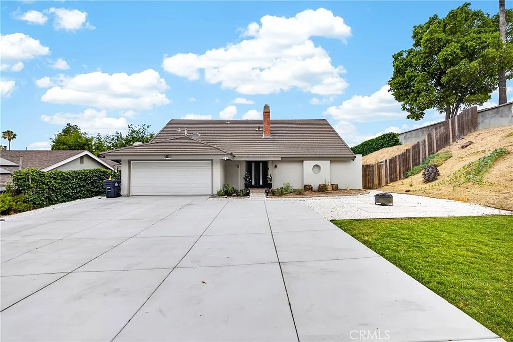 4 bed, 1859 sqft, $5,000 — Photo 2