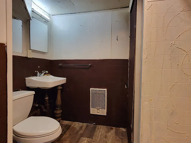 2424 Elliott St — Photo 5