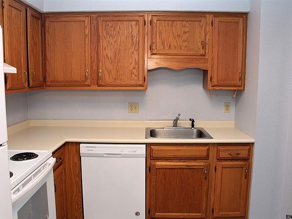 3rd image of 4044 Chaucer Pl