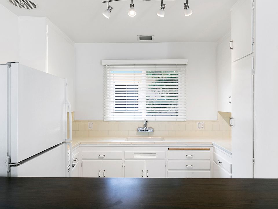 1st image of 1550 Miramar Dr APT 5
