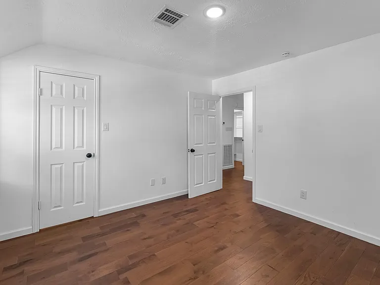 8011 Liberty Elm Ct — Photo 33