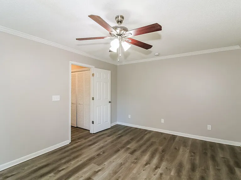 1001 Crown Corners Dr — Photo 10