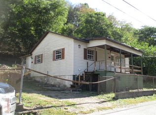 140 Virginia Ave, Smithers, WV 25186