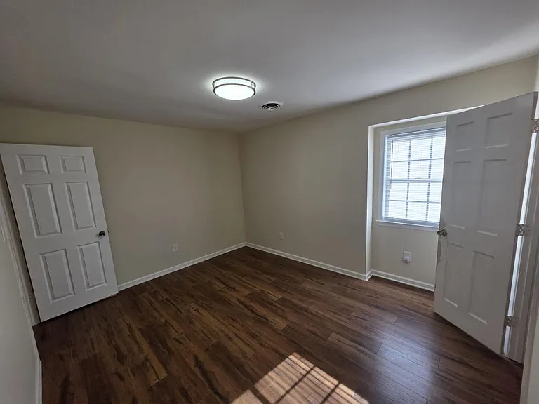 212 Stratford Dr — Photo 12