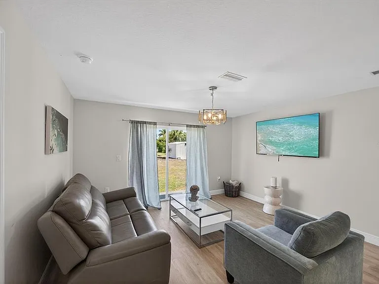 12114 Clarendon Ave — Photo 26