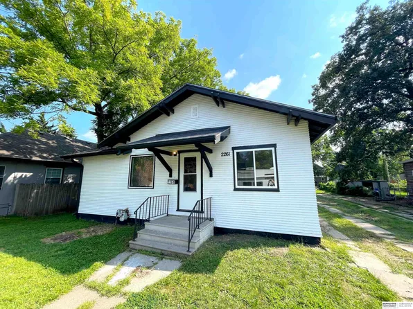 2261 Holdrege St, Lincoln, NE 68503