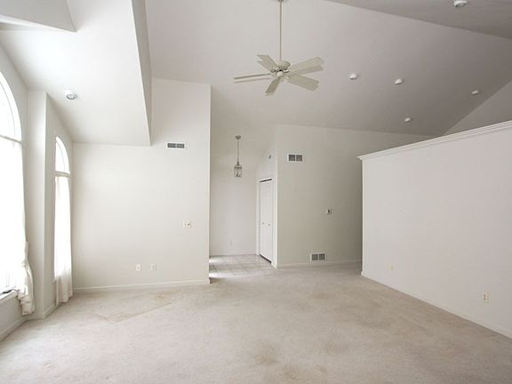 5th image of 11 Watersedge Dr