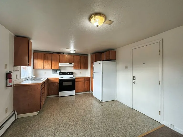 1335 Hyder St — Photo 106