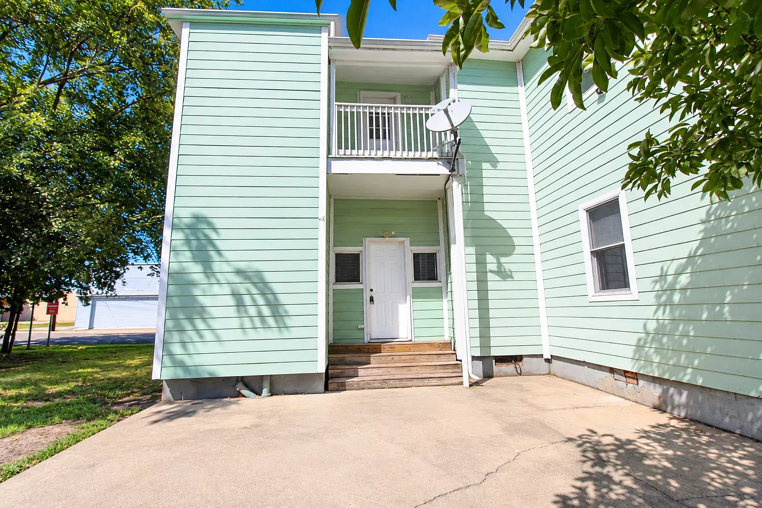 5 bed, 2333 sqft, $2,200 — Photo 4