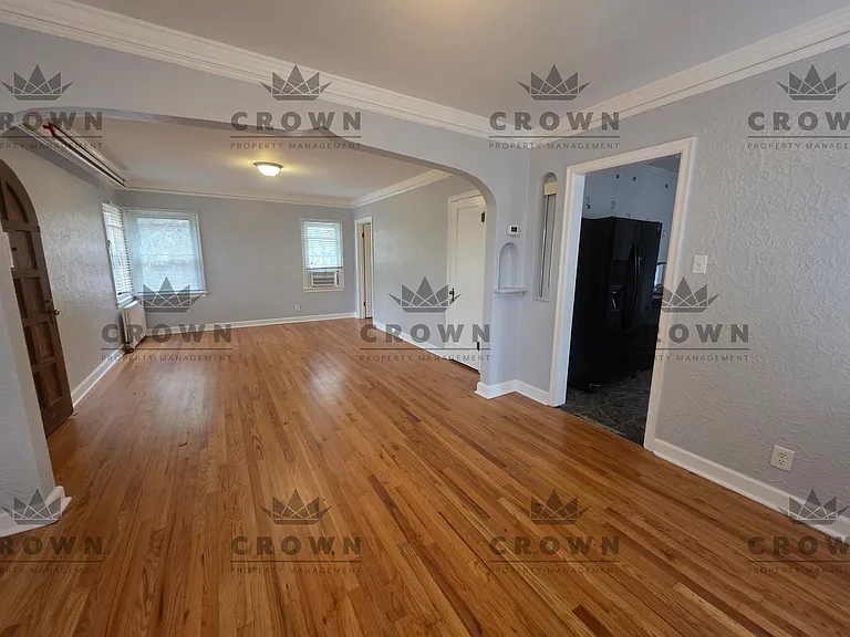 1822 E 19th St — Photo 2