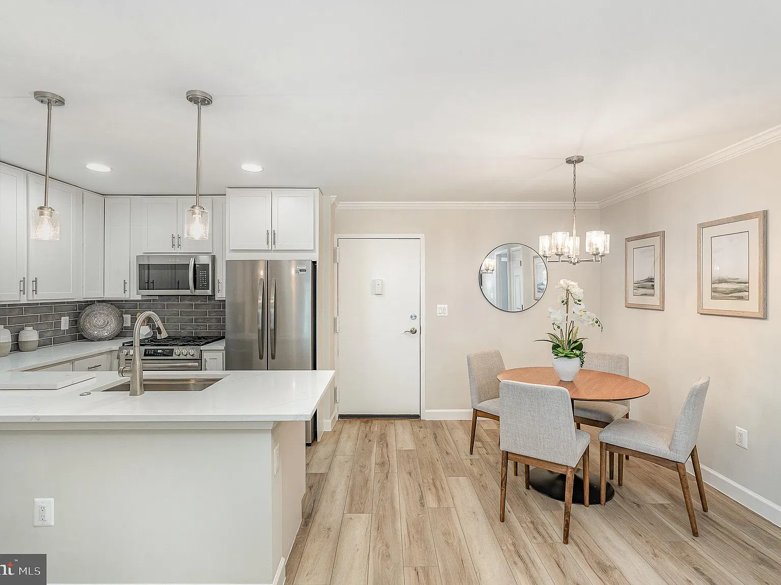 West End Condominium — Photo 2