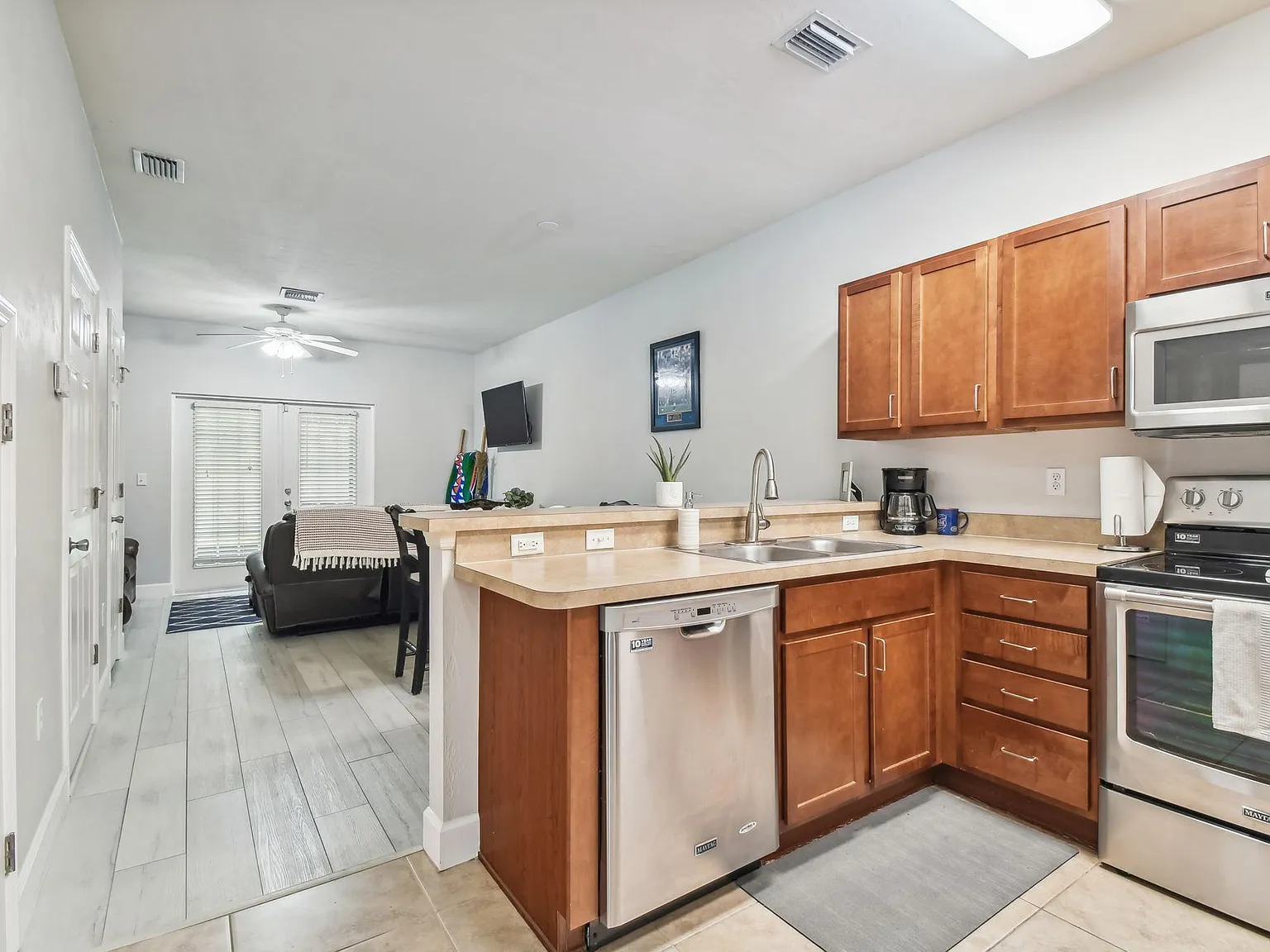 2945 SW 35th Pl — Photo 3