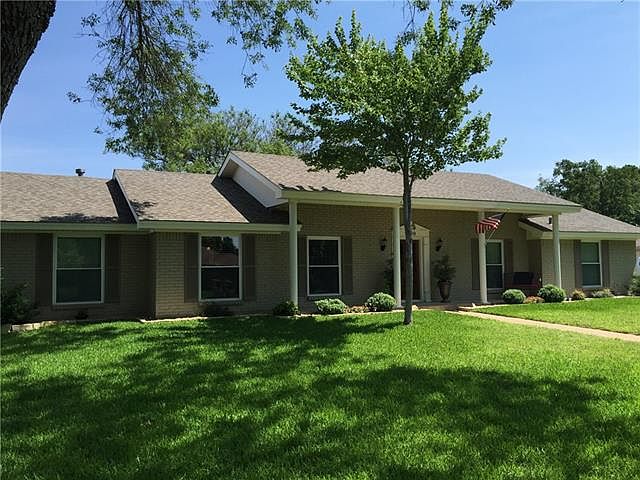 1st image of 200 Oak Valley Dr