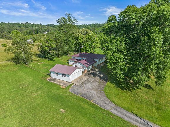 2nd image of 92 Pearl Ln