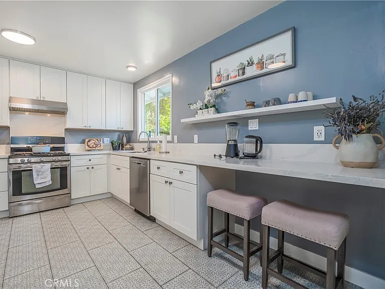 114 E Dexter St — Photo 2