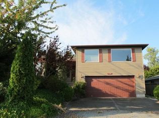 1798 Cascade View Dr, Camano Island, WA 98282