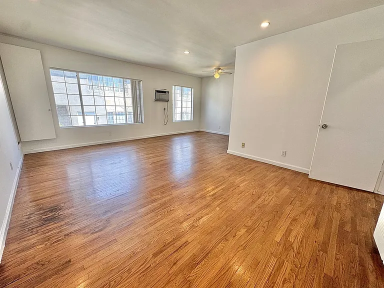 3419 Club Dr — Photo 3