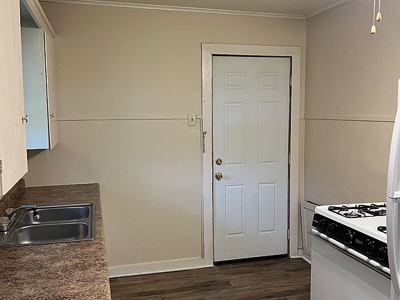 2nd image of 701 16th St Unit 1