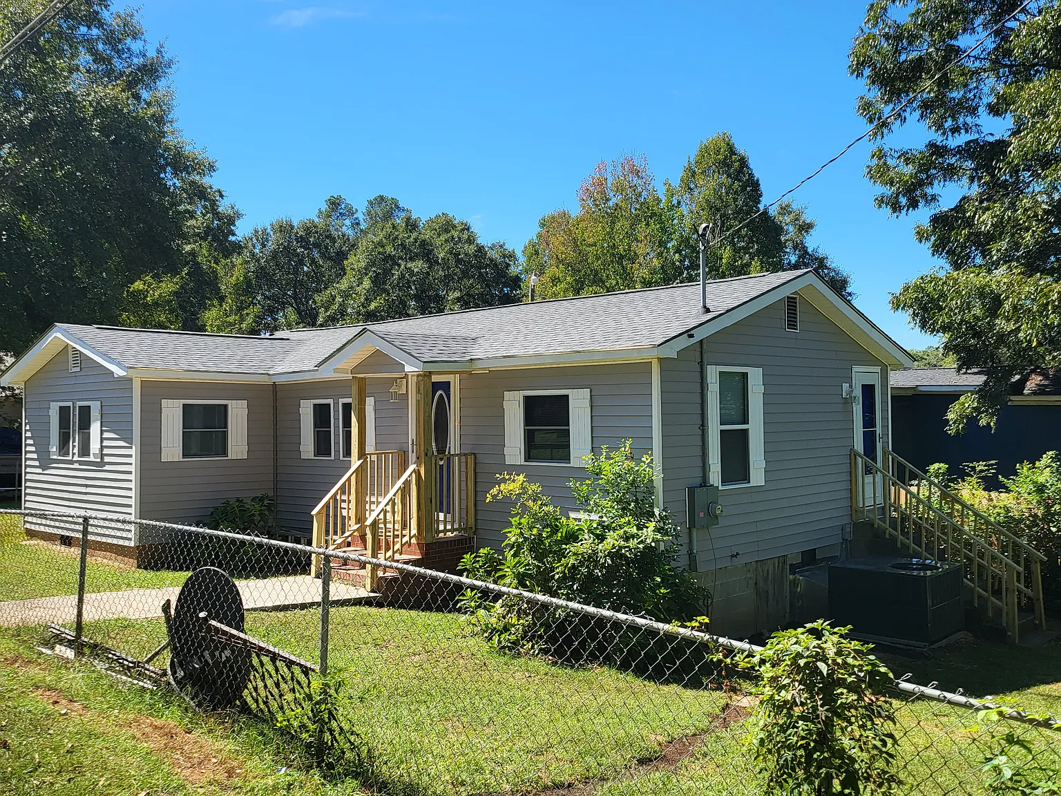 3 bed, 1005 sqft, $1,200 — Photo 2