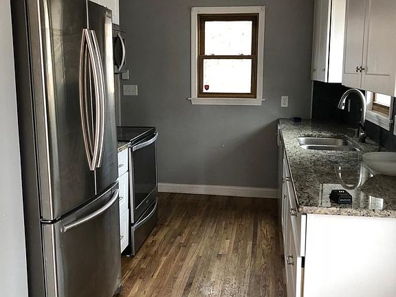 3rd image of 2275 Henry St N
