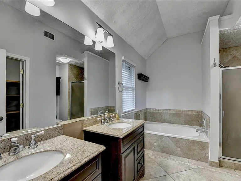 1112 Ashbury Dr — Photo 47