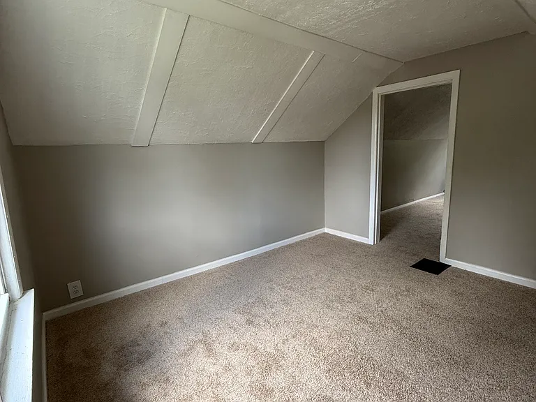 259 S Hague Ave — Photo 8