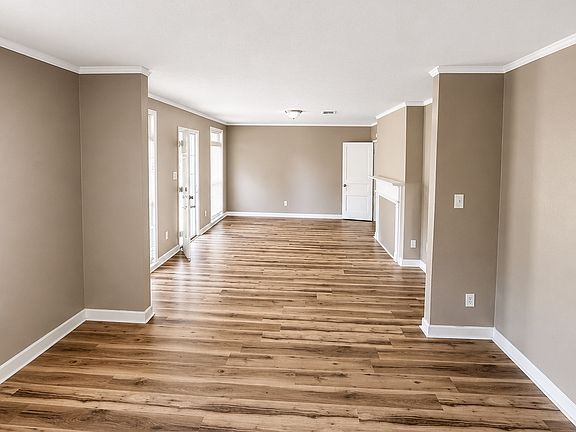 5th image of 305 Broadmoor Dr
