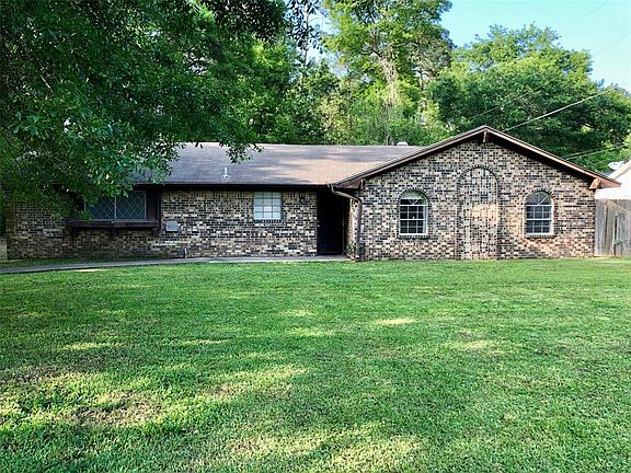 2nd image of 18011 Whispering Pines Dr
