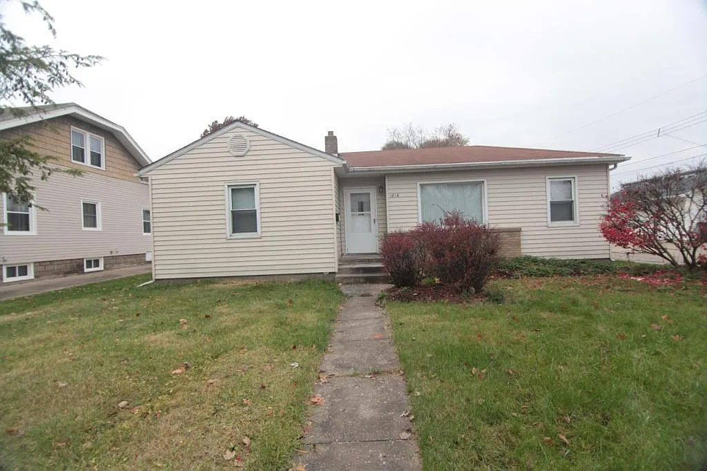 1816 45th St photo 1