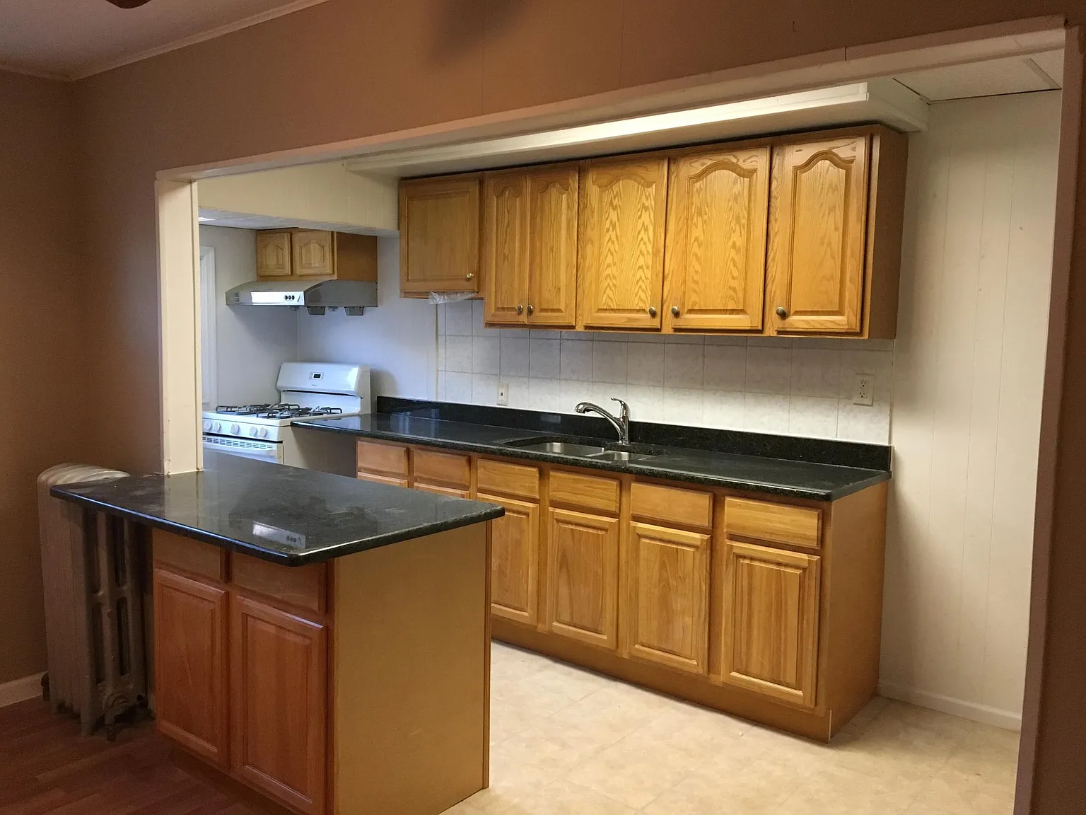 3 bed, 1.5 bath, 1284 sqft, $1,700 — Photo 4