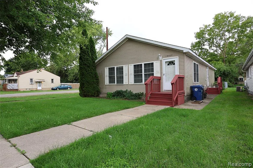 3 bed, 2.0 bath, 1350 sqft, $1,500 — Photo 2