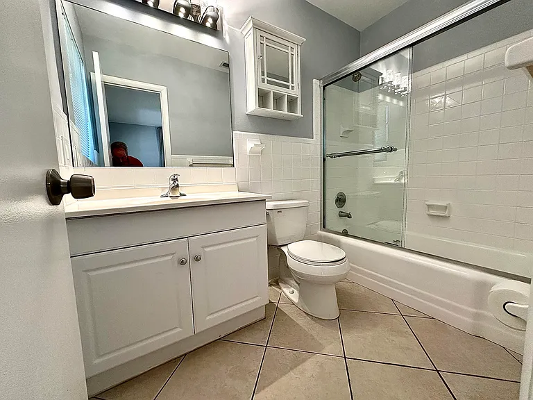 1261 SE 4th St #2 — Photo 7