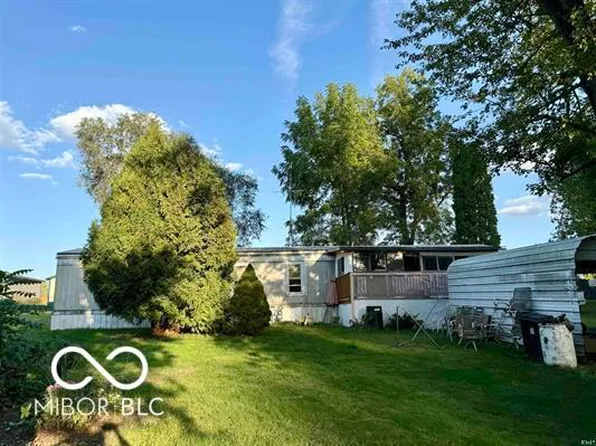 6423 S Erlenbaugh Dr, Macy, IN 46951