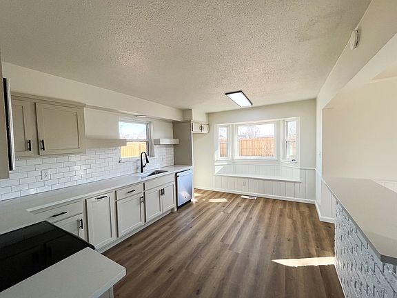 5th image of 2908 N Santa Fe Ave