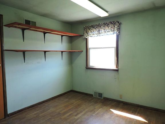 4th image of 93 N June Ave
