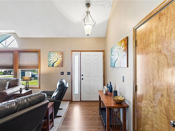 4th image of 1301 Bradford Dr