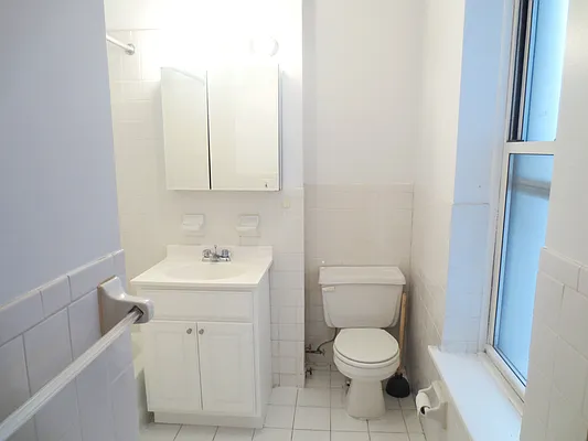 Rented by Waverly Realty Associates | media 20