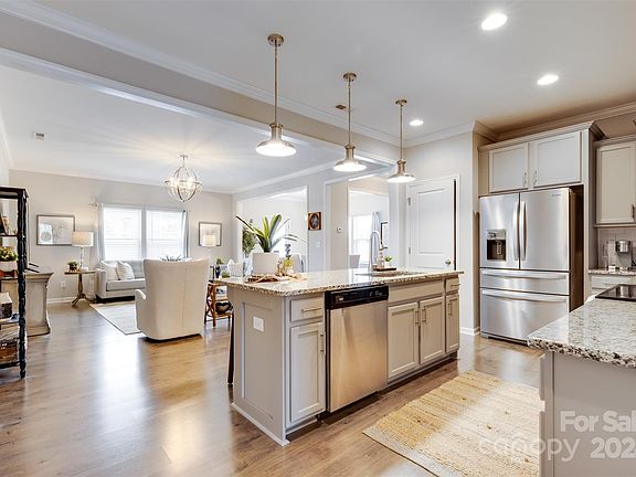 3rd image of 424 Tayberry Ln