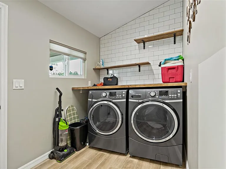 1675 Blakemore Ln — Photo 33