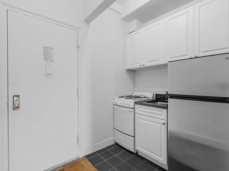 160 W 71st St #16J — Photo 4