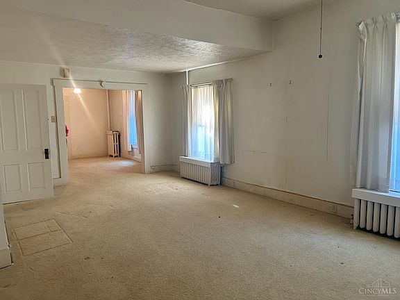 4th image of 124 N East St