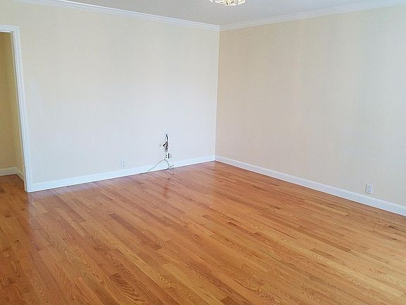 4th image of 1093 Douglas Dr