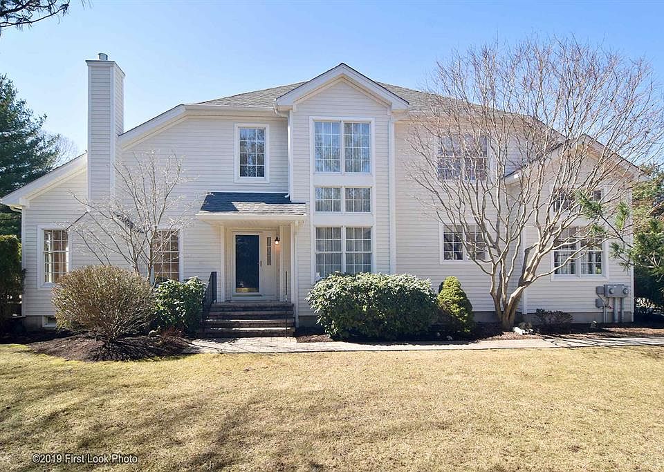 1st image of 220 Sanctuary Dr