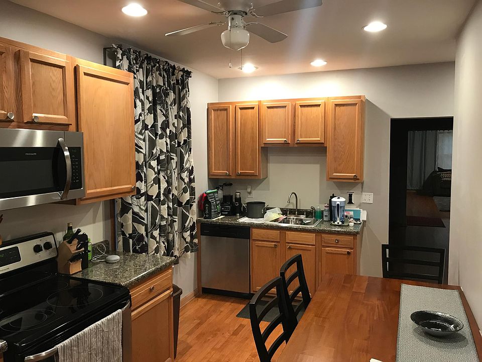 1st image of 4045 W Oakdale Ave #2